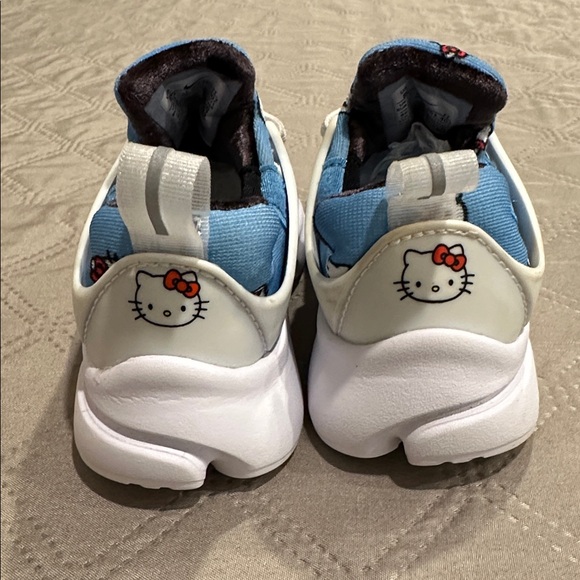 Nike Kids Blue Hello Kitty Presto Sneakers. - Picture 8 of 15